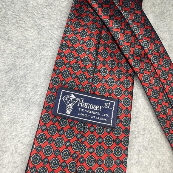 Hanover‎ St Tie Works Ltd Tie Mens Red Silk Geometric Medallion Necktie Made USA - Picture 7 of 11